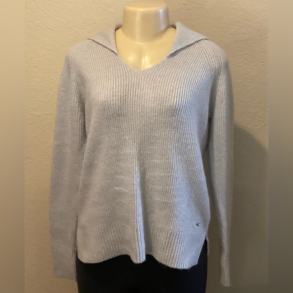 Vineyard Vines Women’s Hooded V Neck Sweater